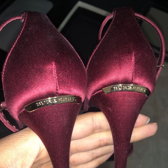 Authentic Burberry heels - size 7 - Picture 2 of 7